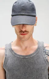 Musculosa gris de morley con corte slim fit.