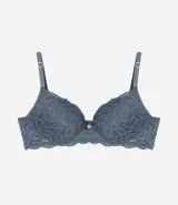 Soutien femenino modelo base con relleno hueco, confeccionado en encaje rústico. Posee tirantes finos ajustables y un pequeño lazo con medalla aplicada en el centro.