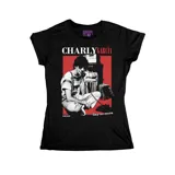 Remera negra entallada de algodón con estampado de Charly García sobre un fondo rojo y la frase 'Say no more'.