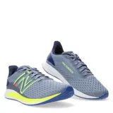 Championes grises de running New Balance DynaSoft Lowky RC, con detalles en azul y amarillo.