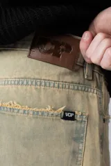 Jean negro de corte mom oversize.