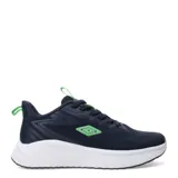Championes Umbro Fury para hombre, color azul marino con detalles en verde lima. Presentan capellada de textil respirable, logo Umbro en verde lima en el lateral, cordones azules y tiradores de tela en la lengüeta y talón. La entresuela es gruesa y blanca con textura, y la suela exterior es negra.