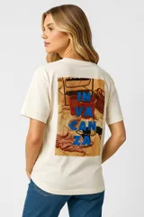 Remera blanca con estampado azul con la frase "IN VACANZA".