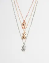 Set de tres collares de cadena fina en plateado, dorado y cobre rosado, con dije de oso y dije de flor con la inscripción "BFF".