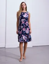 Vestido midi sin mangas, color azul marino con estampado floral en tonos rosa y celeste.