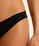 Pack de dos bombachas invisibles, modelo bikini, hechas con tecnología de corte a láser para mayor comodidad.