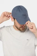 Gorra de béisbol azul marino de lona con visera curva y logo bordado en el frente.