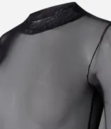 Blusa de tule transparente color negro, con cuello alto y mangas largas.