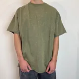 Remerón verde militar de corte oversize y tela rústica.