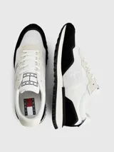 Zapatillas de running Tommy Jeans, blancas con detalles en negro.