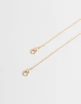 Set de dos collares dorados con dije de cristal facetado transparente con detalles iridiscentes.
