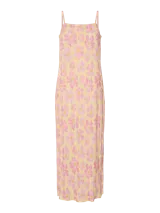 Vestido largo de tirantes finos con estampado floral rosa sobre fondo amarillo, corte recto y escote cuadrado.