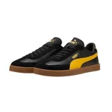 Championes Puma Club LI Era de cuero sintético negro con detalles en amarillo y suela color caramelo.