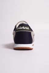 Zapatillas casuales para hombre con suela de goma, diseño en tonos beige y negro, con logo en relieve.