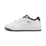 Zapatillas blancas con detalles en color violeta, diseño clásico y suela de goma.