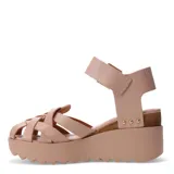 Sandalias de cuero color nude con plataforma y tiras cruzadas.