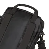 Bolso bandolera unisex color azul marino, con logo de Caterpillar en el frente y múltiples correas horizontales. Tiene correa de hombro ajustable y desmontable, bolsillo acolchado para tablet y bolsillo frontal con solapa y cierre de velcro.