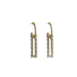 Aros tipo argolla dorados con dije rectangular con incrustaciones de circonitas.