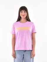 Remera blanca de algodón con estampado de limones y texto en azul.