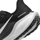 Championes de running Nike Air Zoom Pegasus 41, color negro con detalles en blanco.