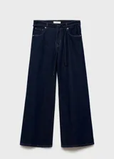 Pantalón de jean azul oscuro, de corte wide leg, tiro bajo y cintura con cordón ajustable.