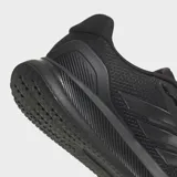 Championes de running Adidas Runfalcon 5, completamente negros, con empeine de malla transpirable, logo de tres franjas en los laterales y mediasuela Cloudfoam.
