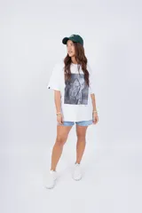 Remerón negro con estampado fotográfico en blanco y negro de Beyoncé con sombrero de cowboy.