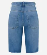 Bermuda ciclista de jeans con elastano, tiro alto y bolsillos.