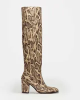 Bota de caña alta en cuero con estampado de serpiente, tacón cuadrado y puntera cuadrada.