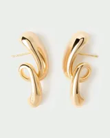 Aros dorados con forma de gancho y detalle de la marca PD Paola.