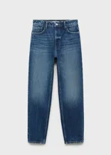 Jeans mom fit de tiro alto, color azul denim, con cierre de cremallera y botón, cinco bolsillos y trabillas.