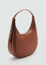 Bolso de hombro color rosa claro, con efecto piel y asa ajustable con hebillas. Tiene cierre de cremallera y forro interior.
