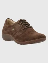 Zapato acordonado de cuero azul con suela marrón de goma.
