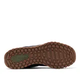 Bota de caña media Columbia Fairbanks Omni-Heat, color azul marino con detalles en verde oliva y suela marrón. Cuenta con tecnología impermeable y transpirable Omni-Tech, forro térmico reflectante Omni-Heat y entresuela TechLite para amortiguación.