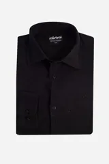 Camisa de manga larga lisa color gris oscuro, con textura y logo bordado.