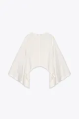 Kimono marrón de lino con escote en pico, mangas largas amplias y bajo asimétrico.