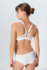 Culotte negro de algodón con cintura elástica.