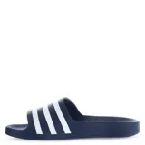 Chancletas Adidas Adilette Aqua color azul marino con tres tiras blancas horizontales en la parte superior.