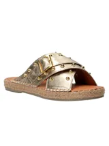 Sandalias negras de cuero con tiras cruzadas y hebilla dorada.