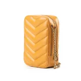 Bandolera mini color camel de símil cuero acolchado con diseño de chevron. Tiene correa regulable con herrajes dorados, cierre superior y un bolsillo interno con cierre.