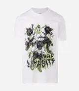 Remera masculina de algodón color blanco, con cuello redondo y mangas cortas. Presenta un estampado frontal de ratones con ojos verdes y la frase "Bad Habits" en verde neón.