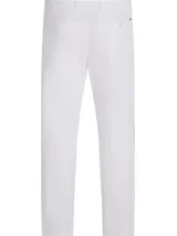 Pantalón chino blanco de pierna recta, confeccionado en satén de algodón elástico.