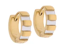 Aros tipo argolla de acero con baño de oro y detalles de nácar.