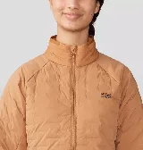 Campera de abrigo beige, con diseño acolchado y cierre frontal, ideal para actividades al aire libre.