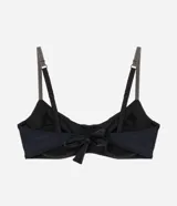 Top de bikini negro de microfibra, modelo media taza con breteles elásticos ajustables y lazo en la espalda.