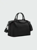 Bolso Longchamp modelo Le Pliage Xtra, tamaño L, color negro, con doble asa corta, correa larga ajustable y desmontable, cierre superior con cremallera y solapa con botón a presión.