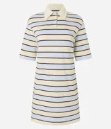 Vestido corto tipo polo a rayas horizontales en tonos celeste y amarillo.