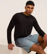 Bermuda deportiva masculina, color verde azulado con efecto degradé, cintura elástica con cordón de ajuste interno y forro de tela.