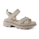 Sandalias de cuero color beige con plataforma track y tiras cruzadas.