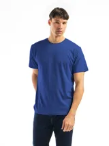 Remera verde militar de algodón con cuello redondo y mangas cortas.